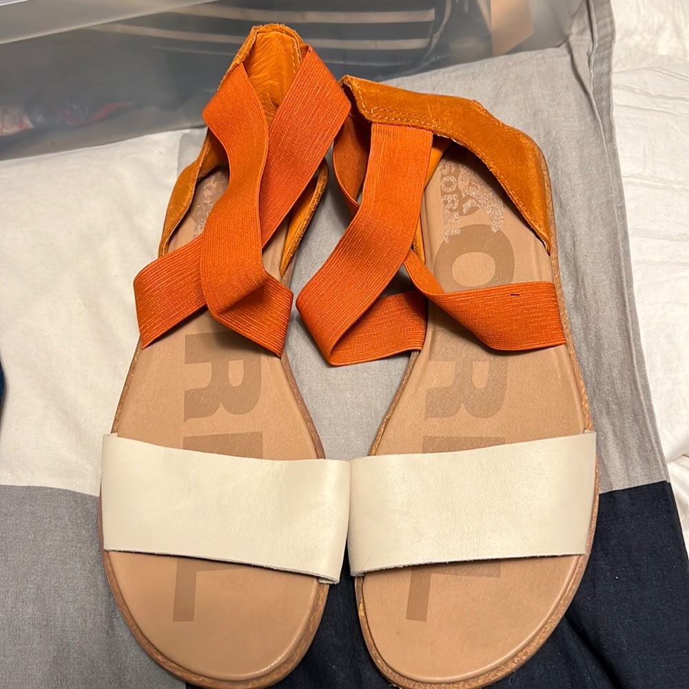 Sorel sandals size US8.5